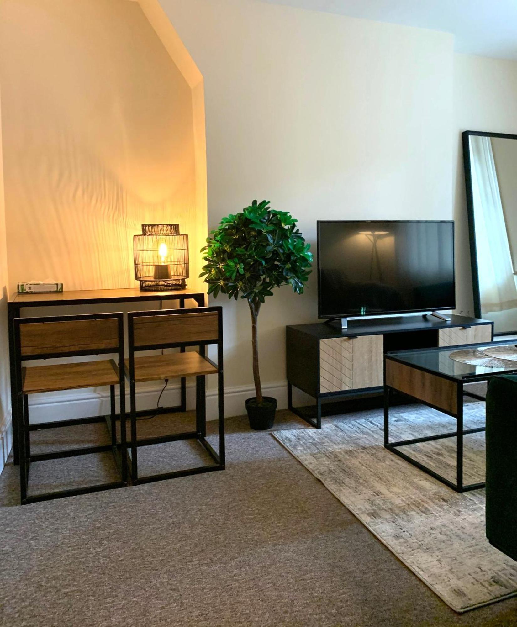 Entire Apartment Tonbridge Centre Екстер'єр фото